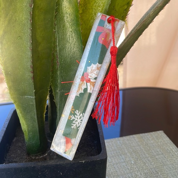 XMAS Handmade Festive Holiday Bookmark medium White with Green Strip - Picture 7 of 8